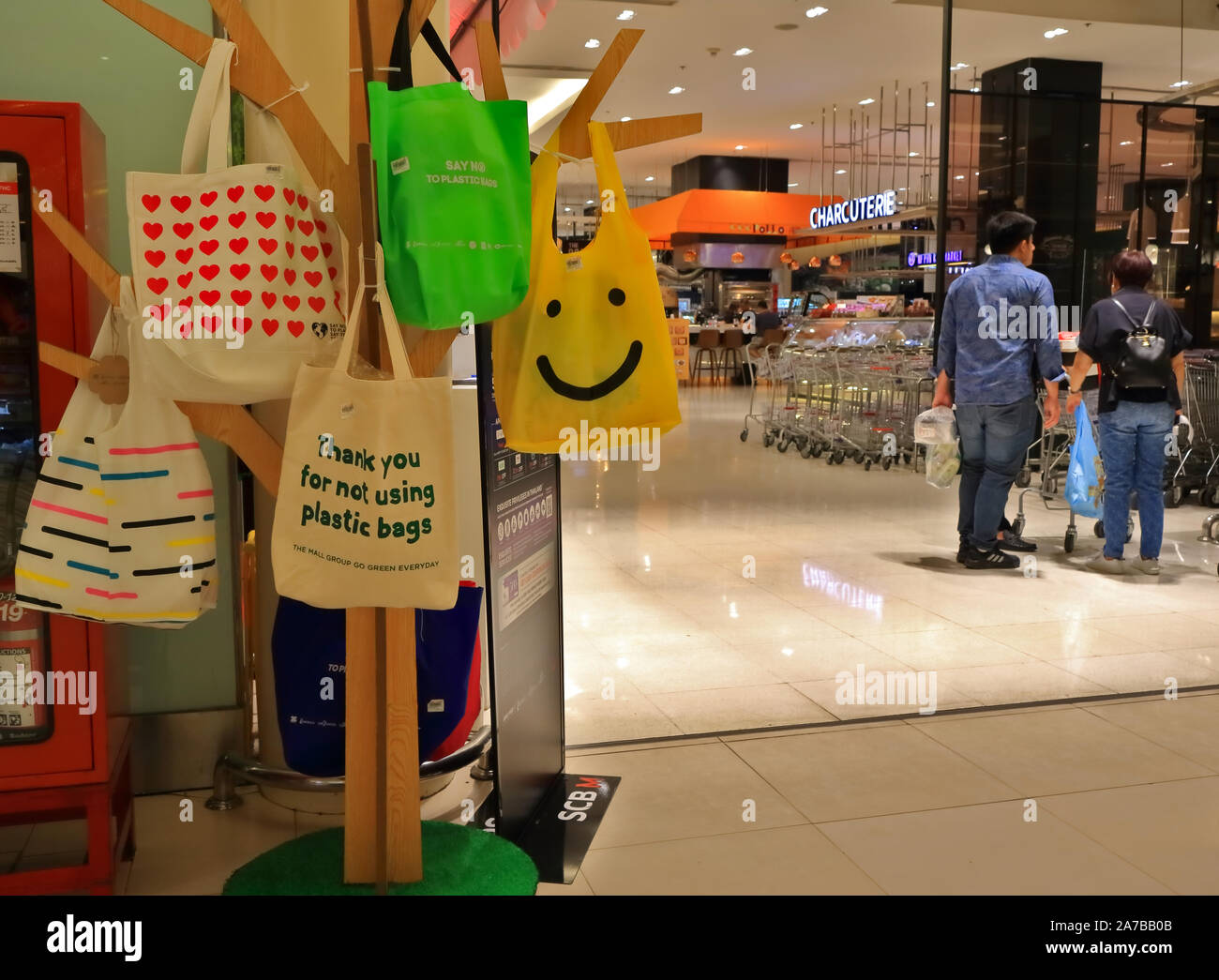Thailand shopping bag immagini e fotografie stock ad alta risoluzione -  Alamy