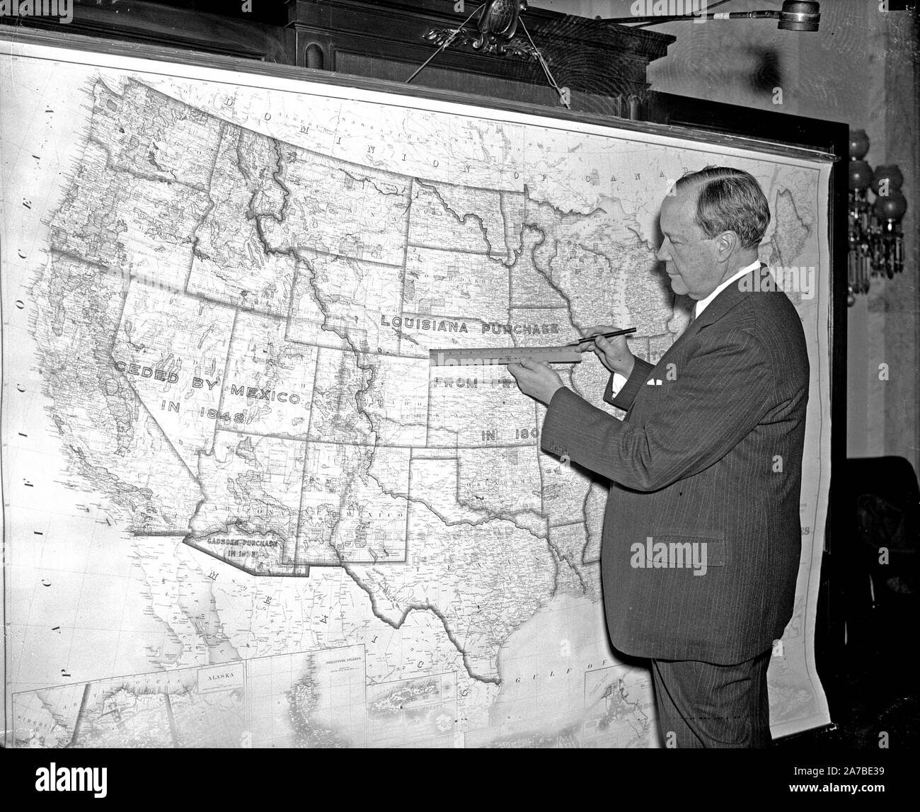 Il Sen. Robert Bulkley, D. di Ohio ha introdotto un progetto di legge che autorizza un prestito obbligazionario di $2,000,000,000 per iniziare la costruzione di un sistema nazionale di dieci superautostrade ca. 1938 Foto Stock
