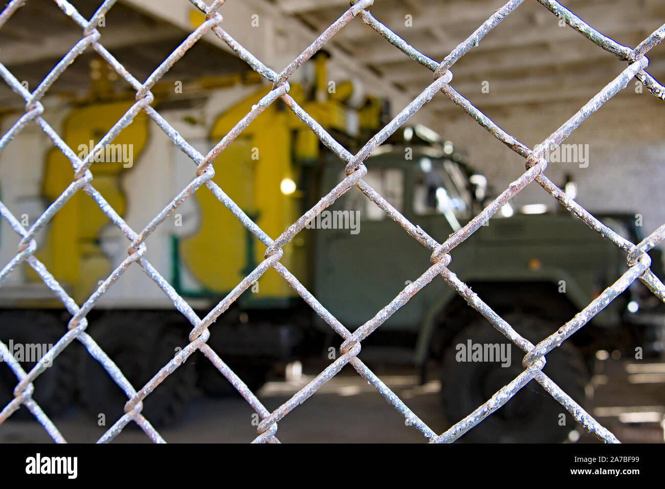 Una macchina militare è coinvolto nel conflitto Dombassi Foto Stock