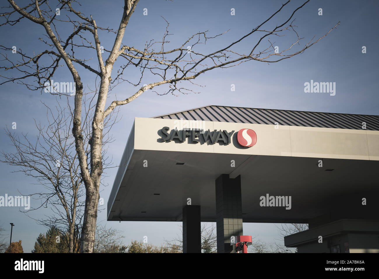 Beaverton, Oregon - Ott 31, 2019 : segno di Safeway, Inc. è un americano di catena di supermercati si trova nel marketplace Murrayhill Foto Stock