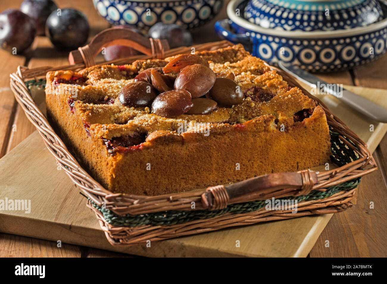 Il polacco torta di prugne. Placek Sliwkami z. Polonia il cibo Foto Stock