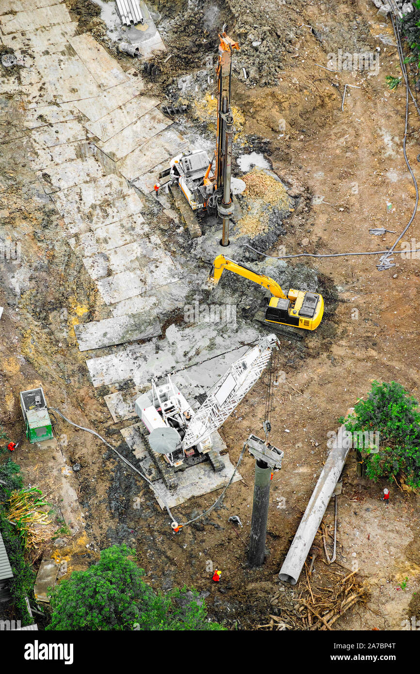 Vista aerea del calcestruzzo pali forati lavori di fondazione su un sito in costruzione. Foto Stock