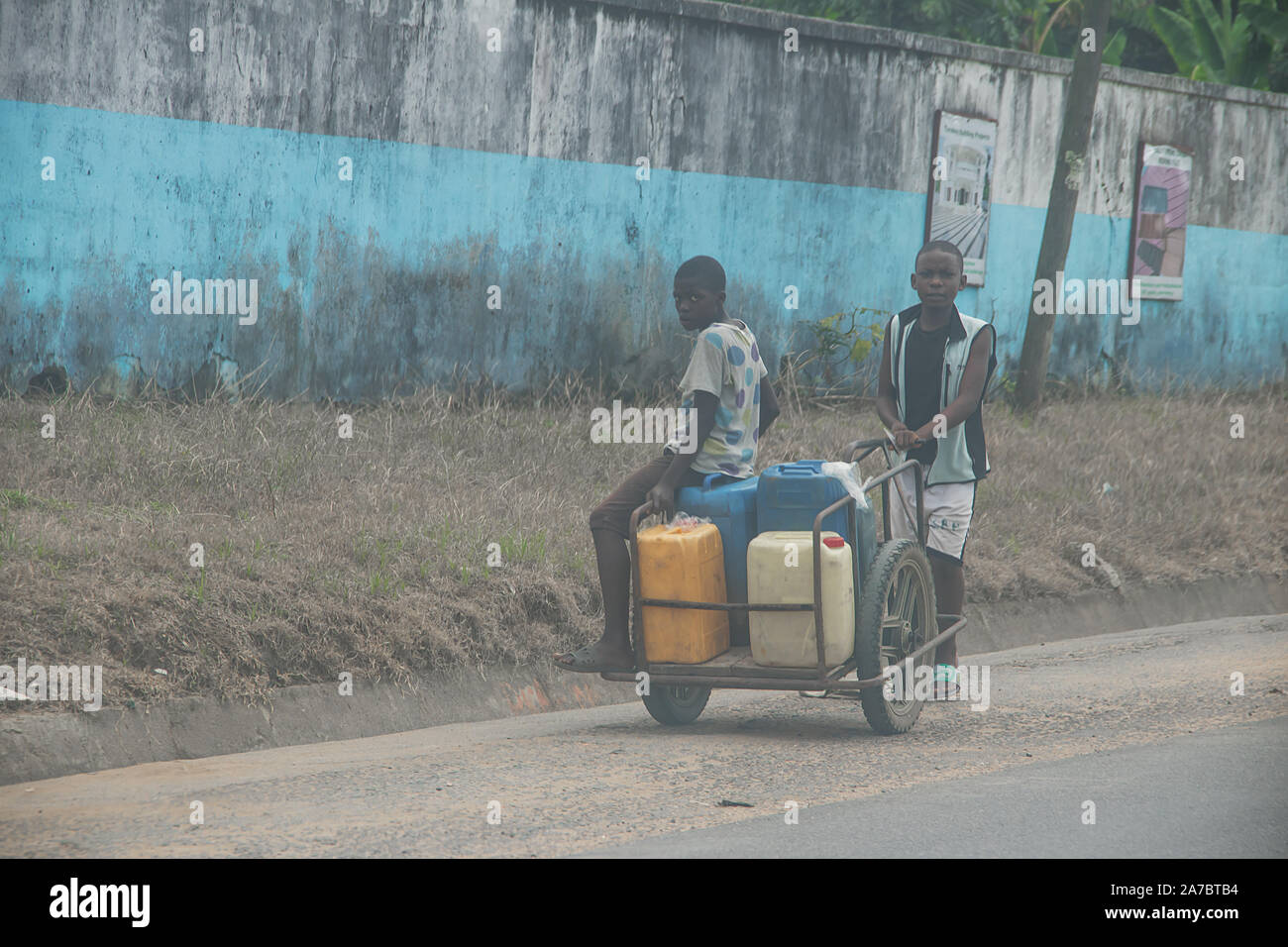 Strade di Camerun, area Sud Ovest, cosiddetto Ambazonia terra Foto Stock