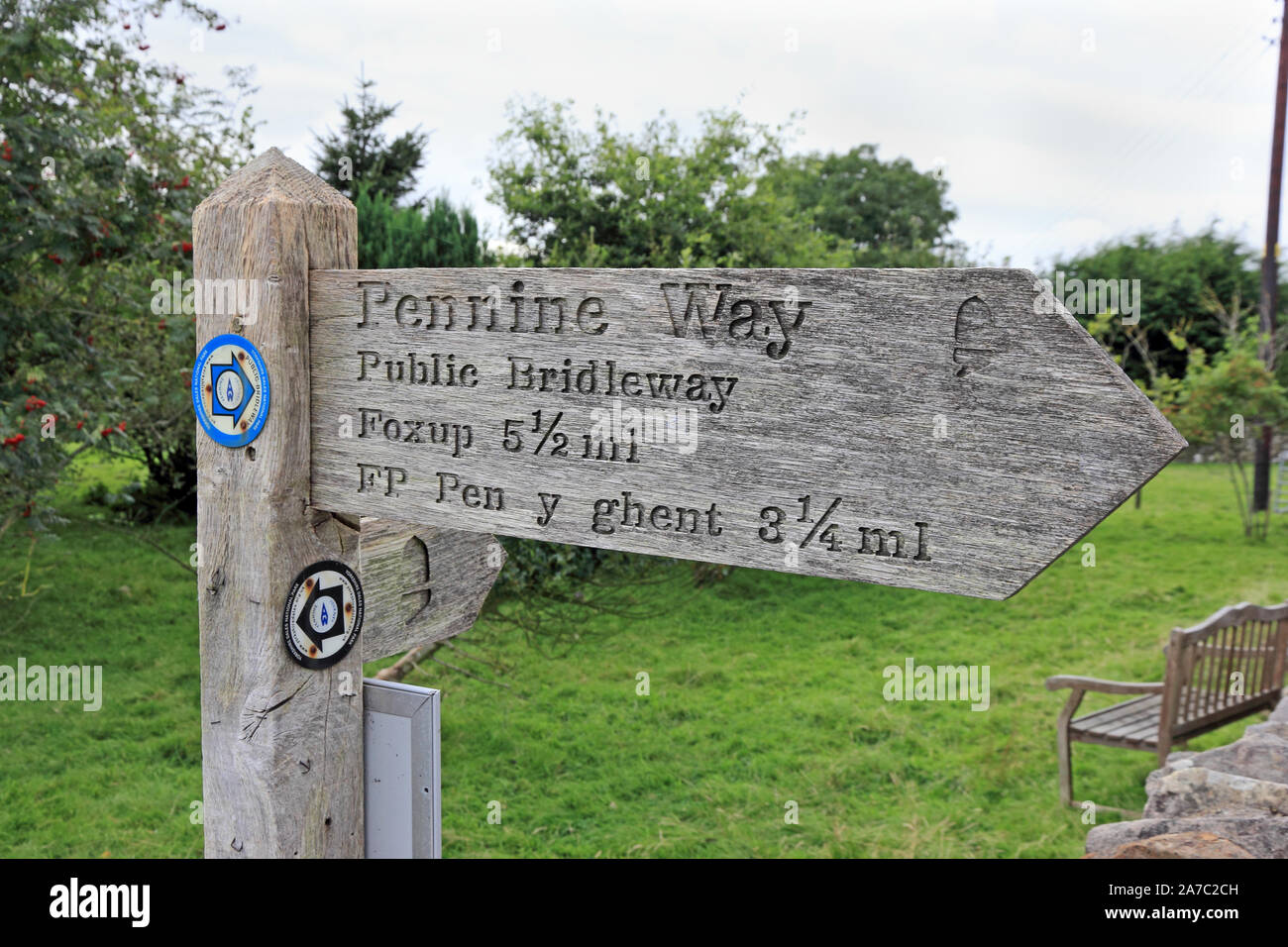 Pennine Way signpost, Horton in Ribblesdale Foto Stock
