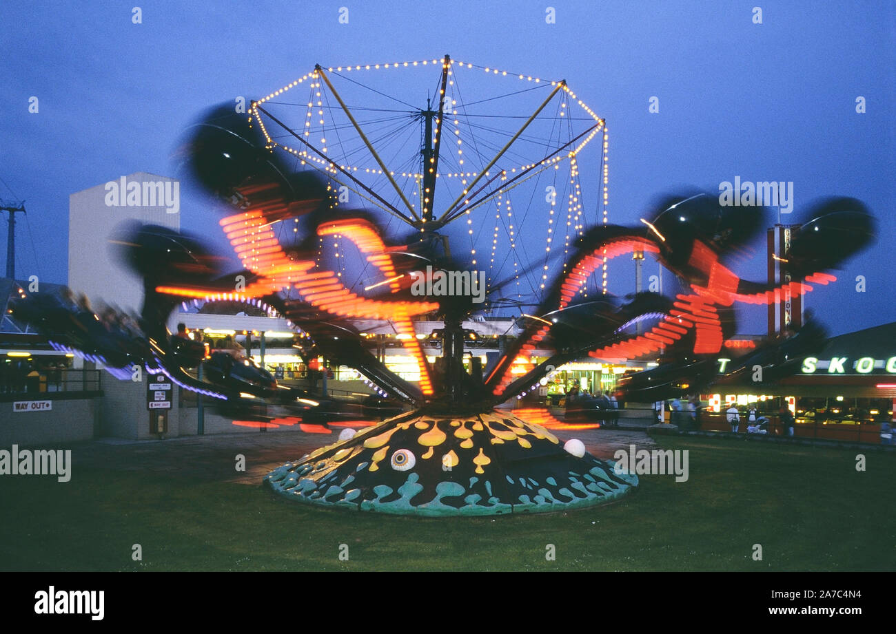 Il Mostro octopus ride, Blackpool Pleasure Beach di Blackpool, Lancashire, Inghilterra, Regno Unito. Circa ottanta Foto Stock