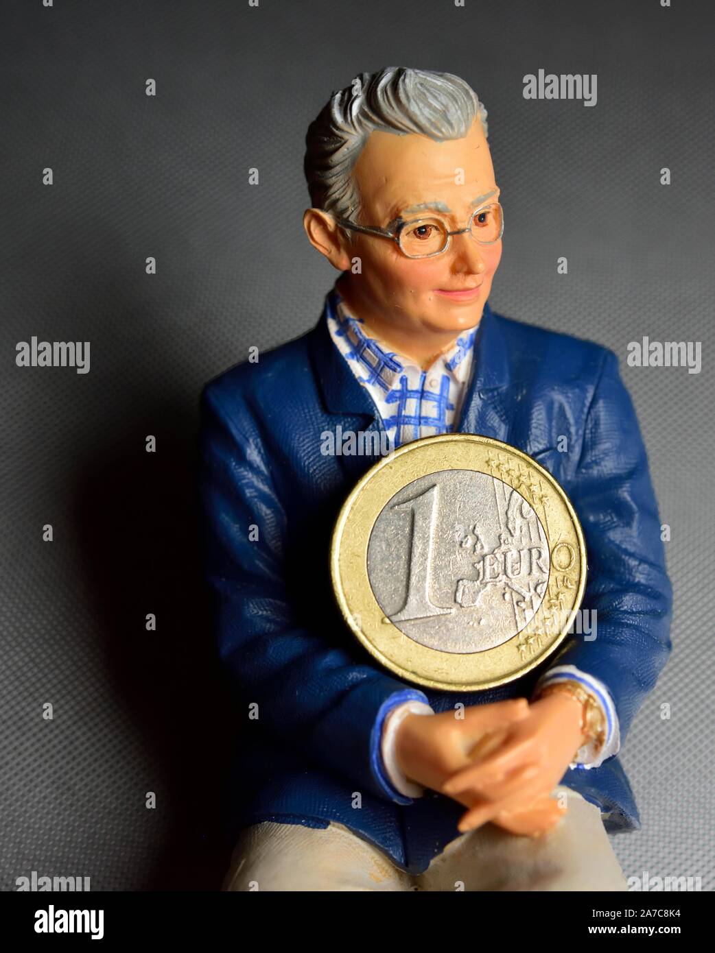 Titolare di pensione o di rendita figurina azienda 1 monete in euro Foto Stock