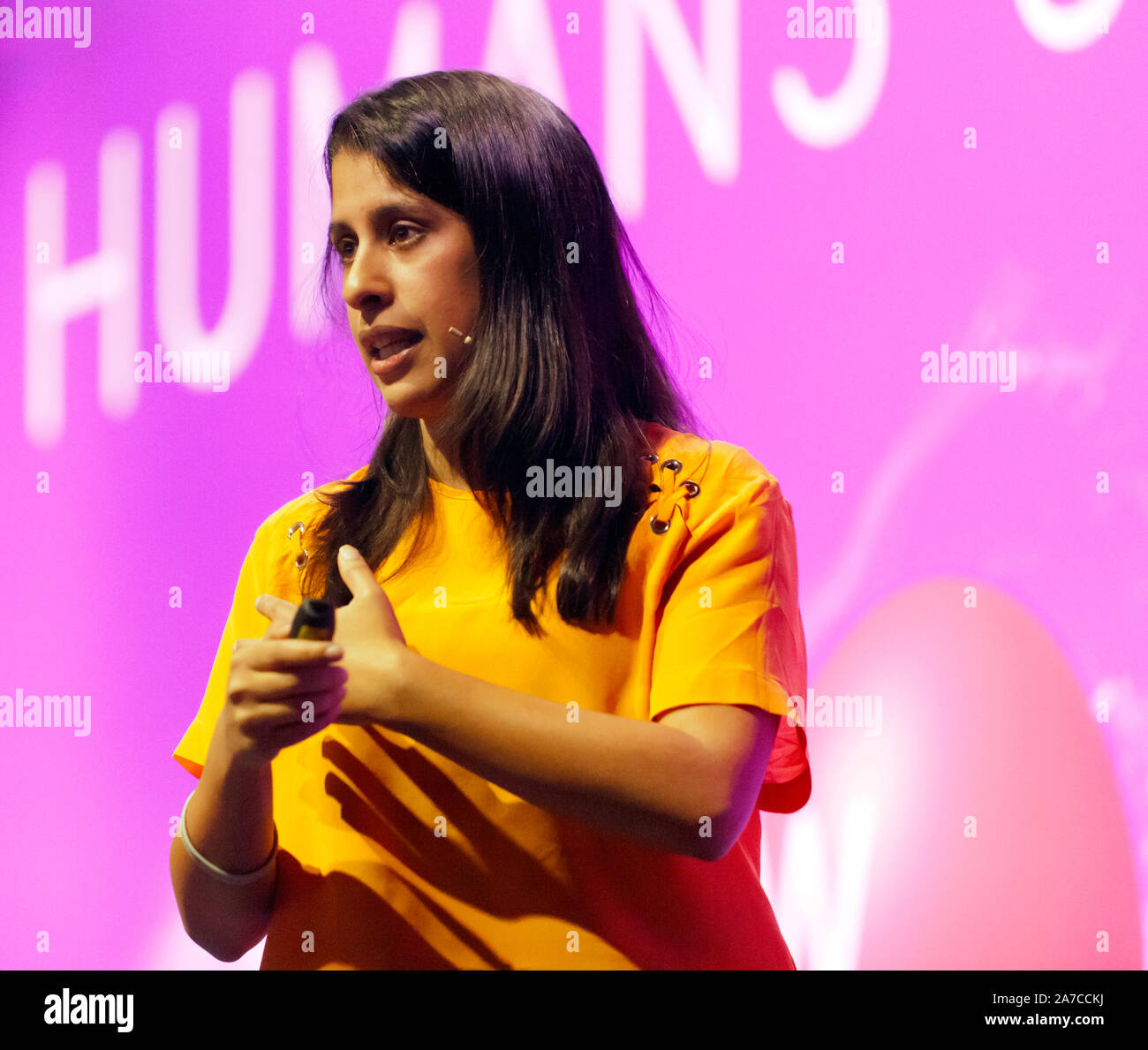 Jules Montague, neurologo, dando un discorso intitolato "Perdere memorie, perdere noi stessi?', sull'uomo stadio, a New Scientist Live 2019 Foto Stock