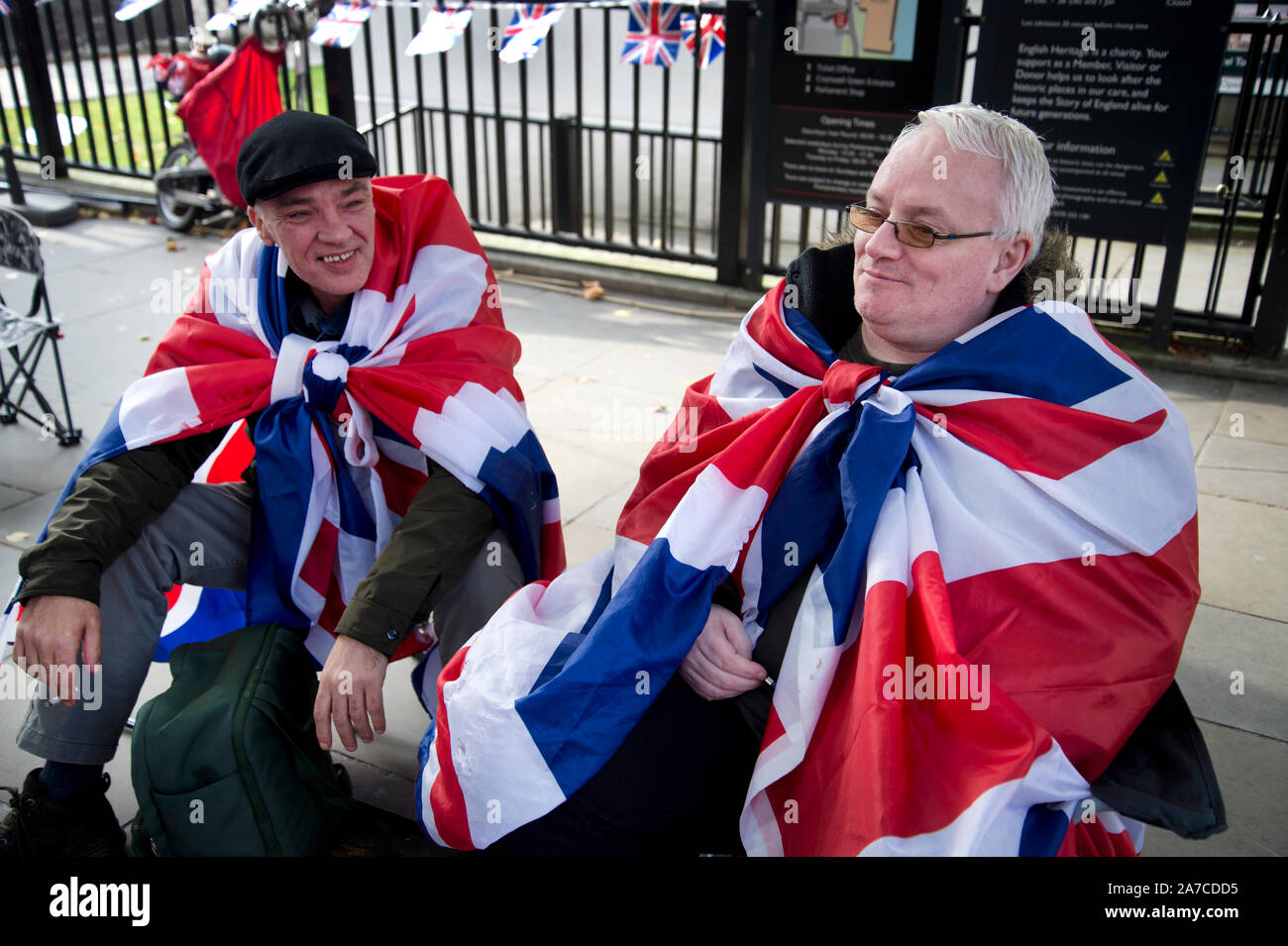 Protesta contro le Case del Parlamento dai sostenitori di Brexit il 31 ottobre 2019, Halloween, il giorno Boris Johnson voleva che il Regno Unito per lasciare l'UE. Due Foto Stock