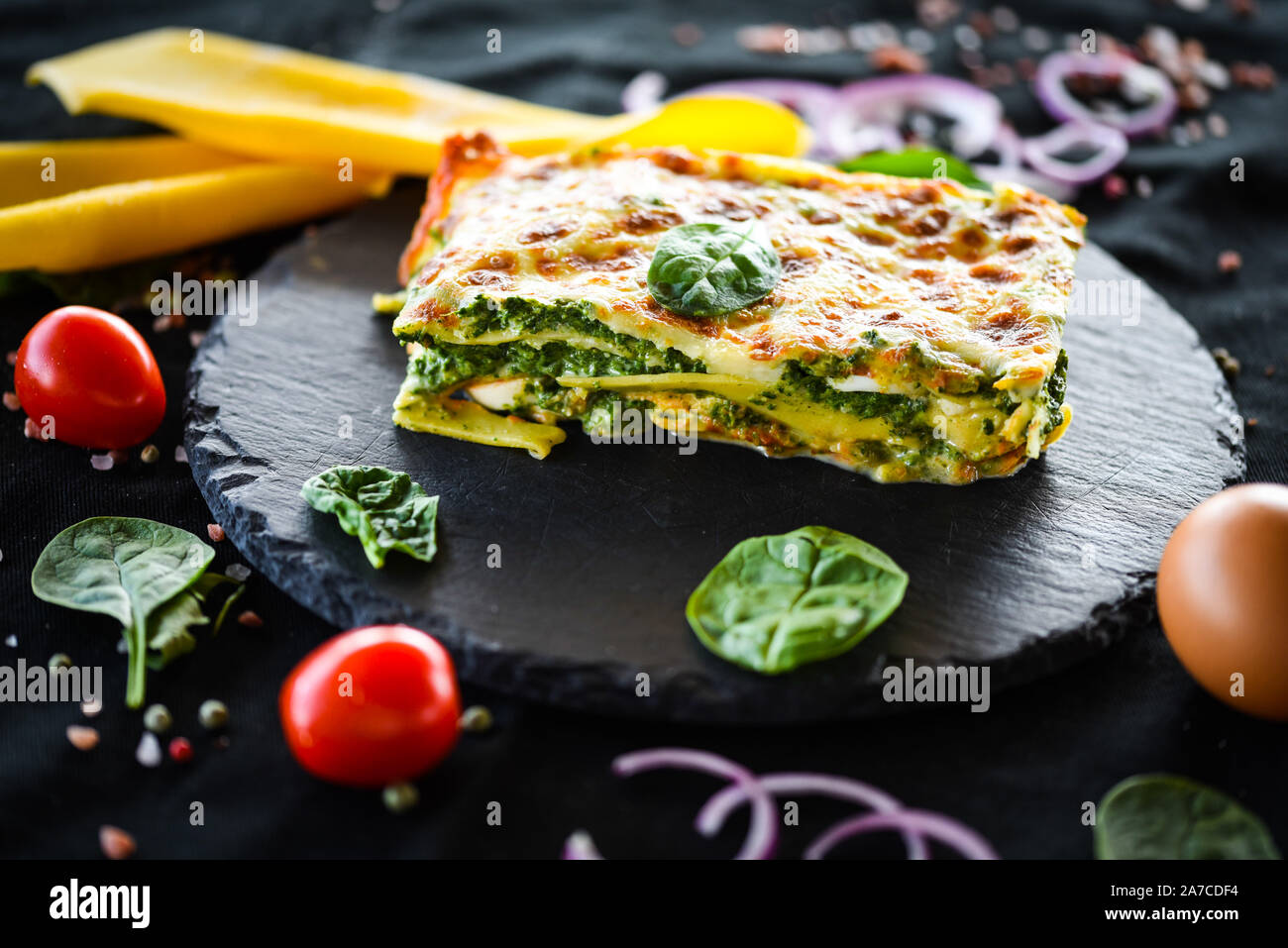 deliziose lasagne fatte in casa - con ingredienti freschi dopo una tradizionale ricevuta italiana Foto Stock