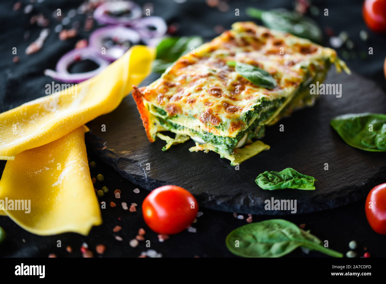 deliziose lasagne fatte in casa - con ingredienti freschi dopo una tradizionale ricevuta italiana Foto Stock