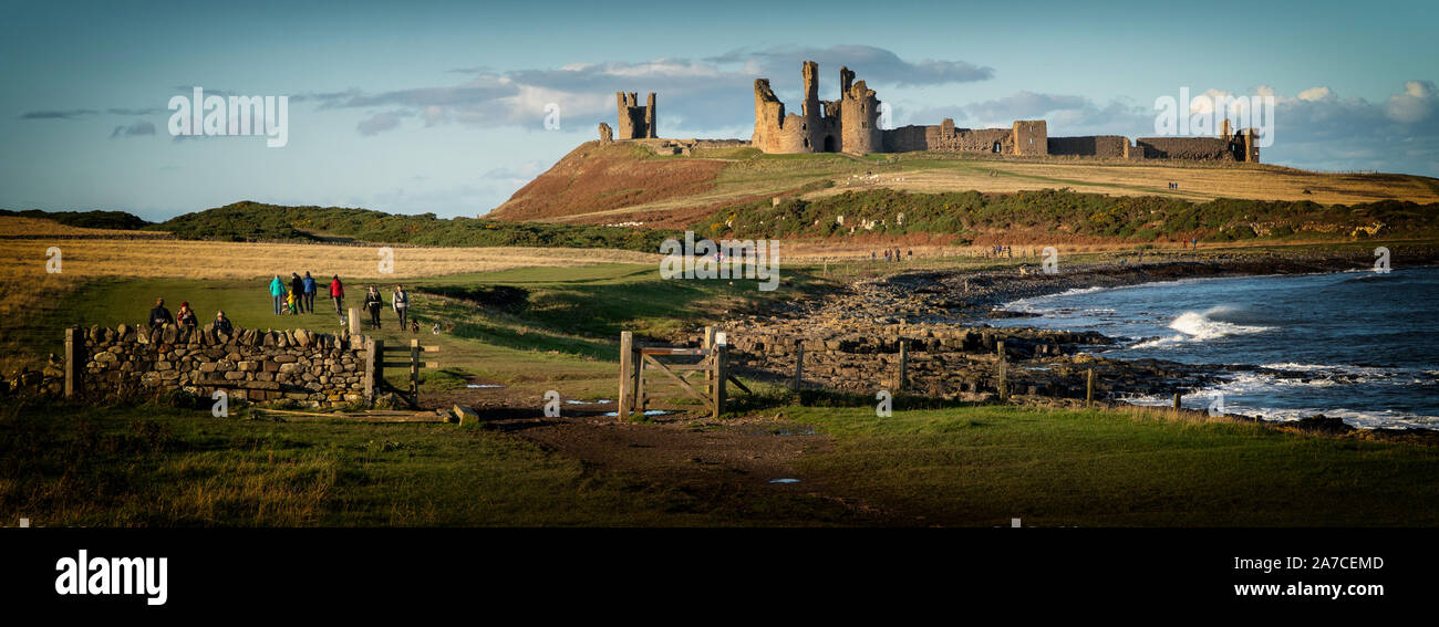 Il castello di Dunstanburgh Foto Stock