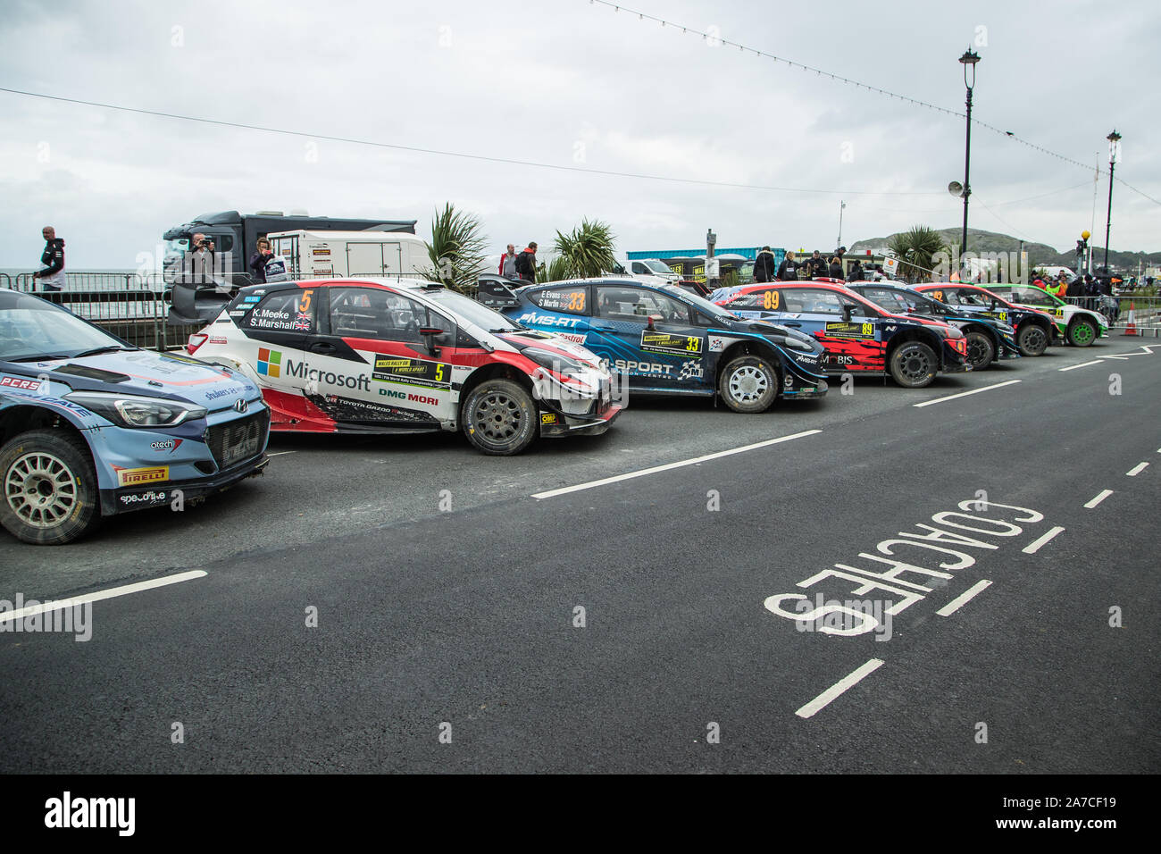 WRC World Rally Cars schierate sulle strade di Llandudno alla cerimonia di chiusura del 2019 WRC Rally Galles GB, Llandudno, Galles Foto Stock