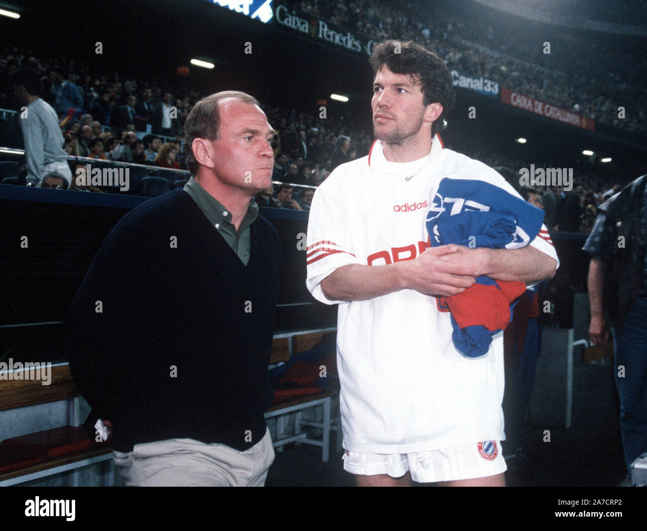 Barcellona, Spanien. Xiv Nov, 2019. Il ritiro di Uli Hoeness come presidente del FC Bayern Monaco di Baviera. Archivio fotografico; Lothar MATTHAEUS, Germania, calcio, nella maglia del FC Bayern Monaco, sorge accanto a Uli Hoeness, Germania, manager, FC Bayern Monaco, guardare oltre ogni altro, mezza figura, Qf. | Utilizzo di credito in tutto il mondo: dpa/Alamy Live News Foto Stock