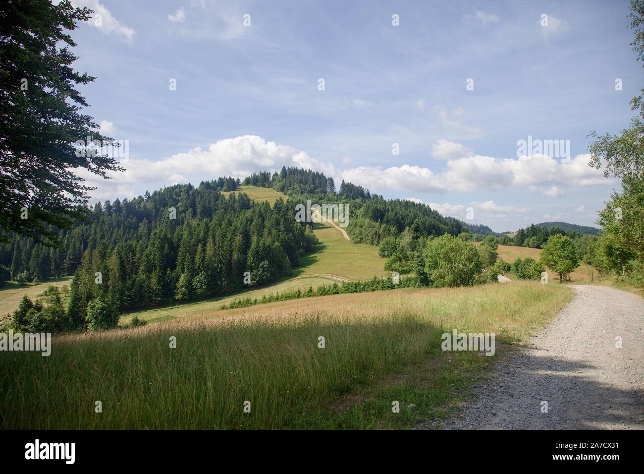 La collina di frontiera sul confine Slovak-Poland Foto Stock