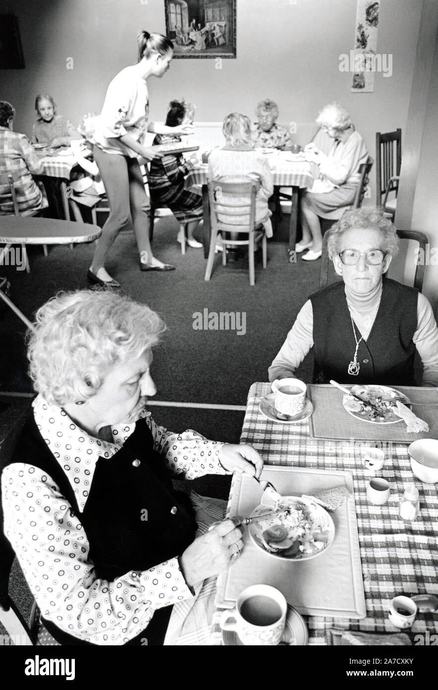 Anziani privato casa residenziale, Nottingham, Regno Unito Maggio 1986 Foto Stock