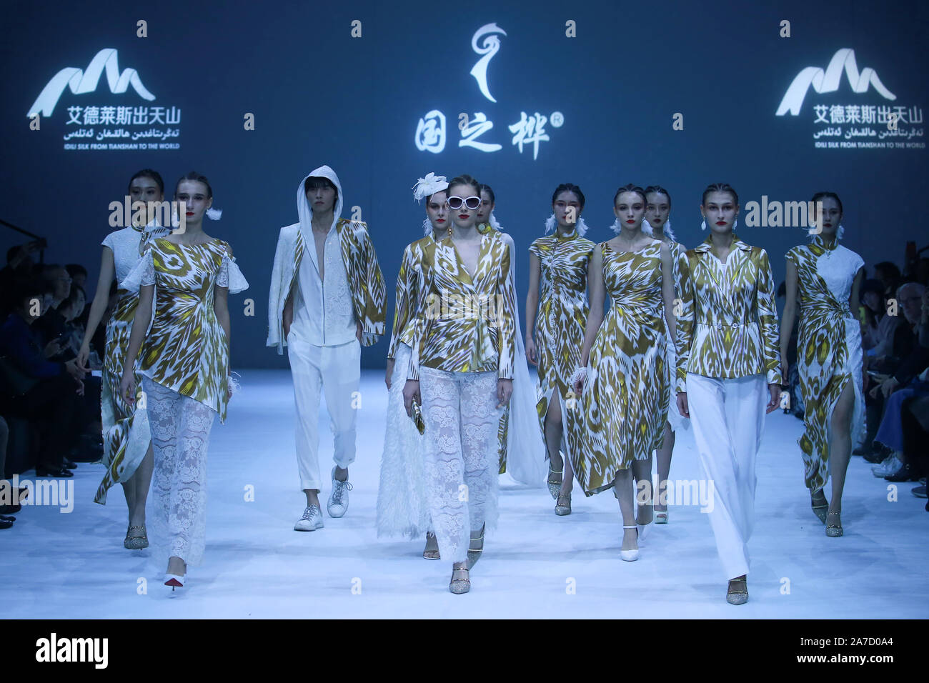 Il 1 novembre 2019, Beijing, Pechino, Cina: Pechino, Cina-Cina Moda settimana internazionale Primavera/Estate 2020 ,Edles va fuori Tianshan. (Credito Immagine: © SIPA Asia via ZUMA filo) Foto Stock