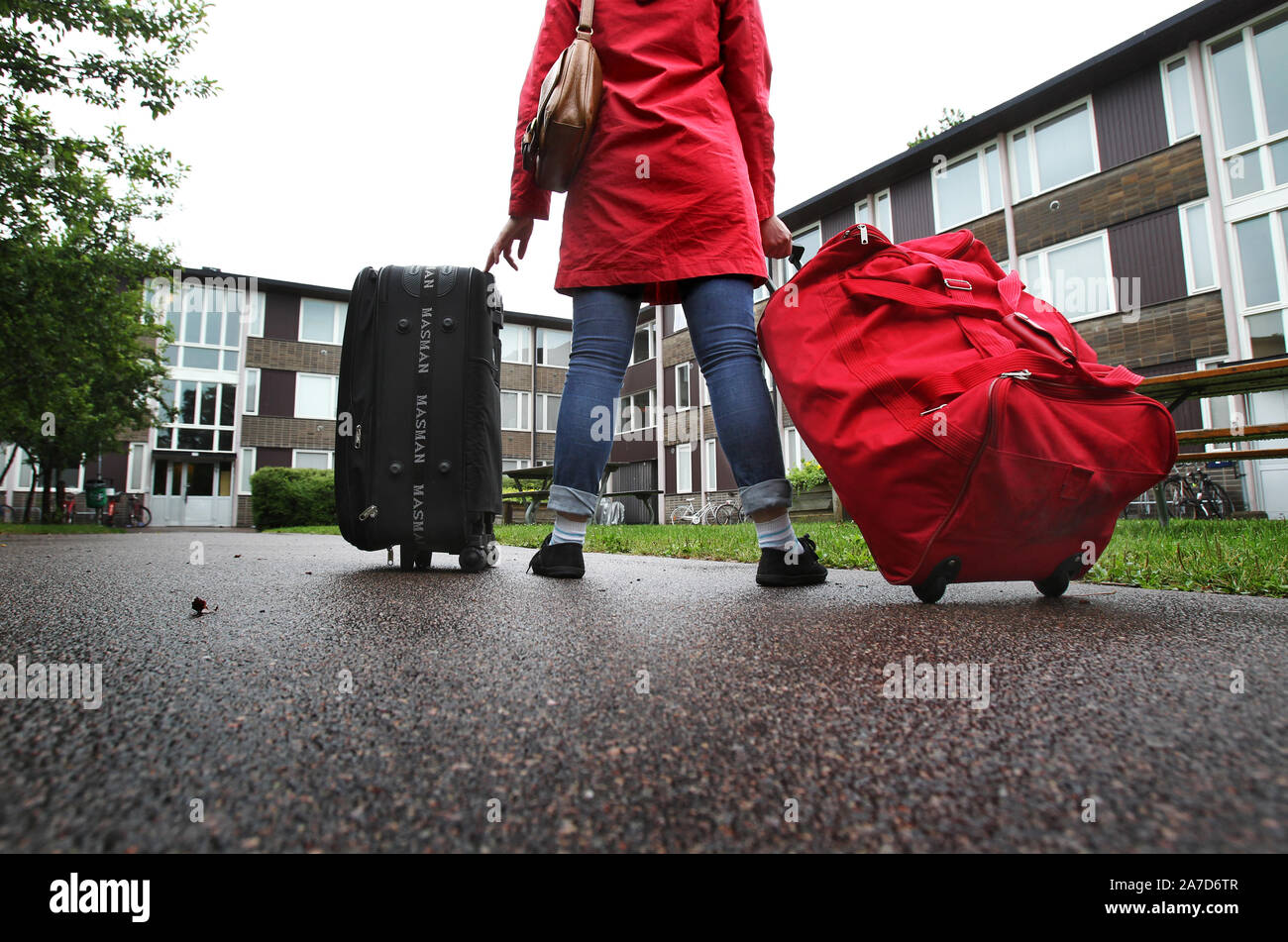 Studente svedese che si sposta in un alloggio per studenti.Photo Jeppe Gustafsson Foto Stock