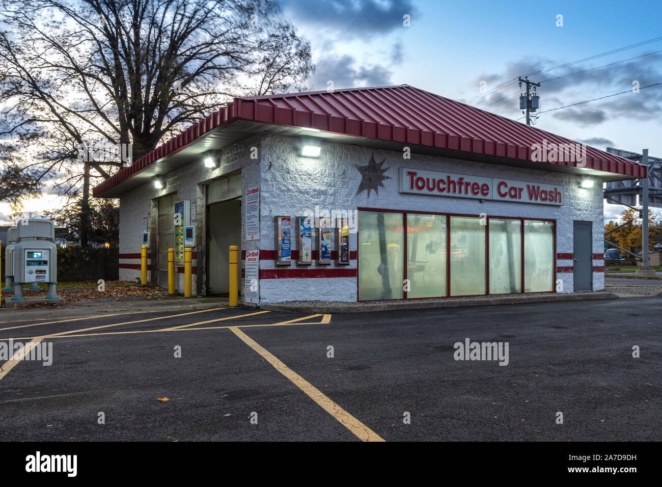 Whitesboro, New York - Nov 01, 2019: primo piano di una generica macchina automatica stazione di lavaggio Foto Stock