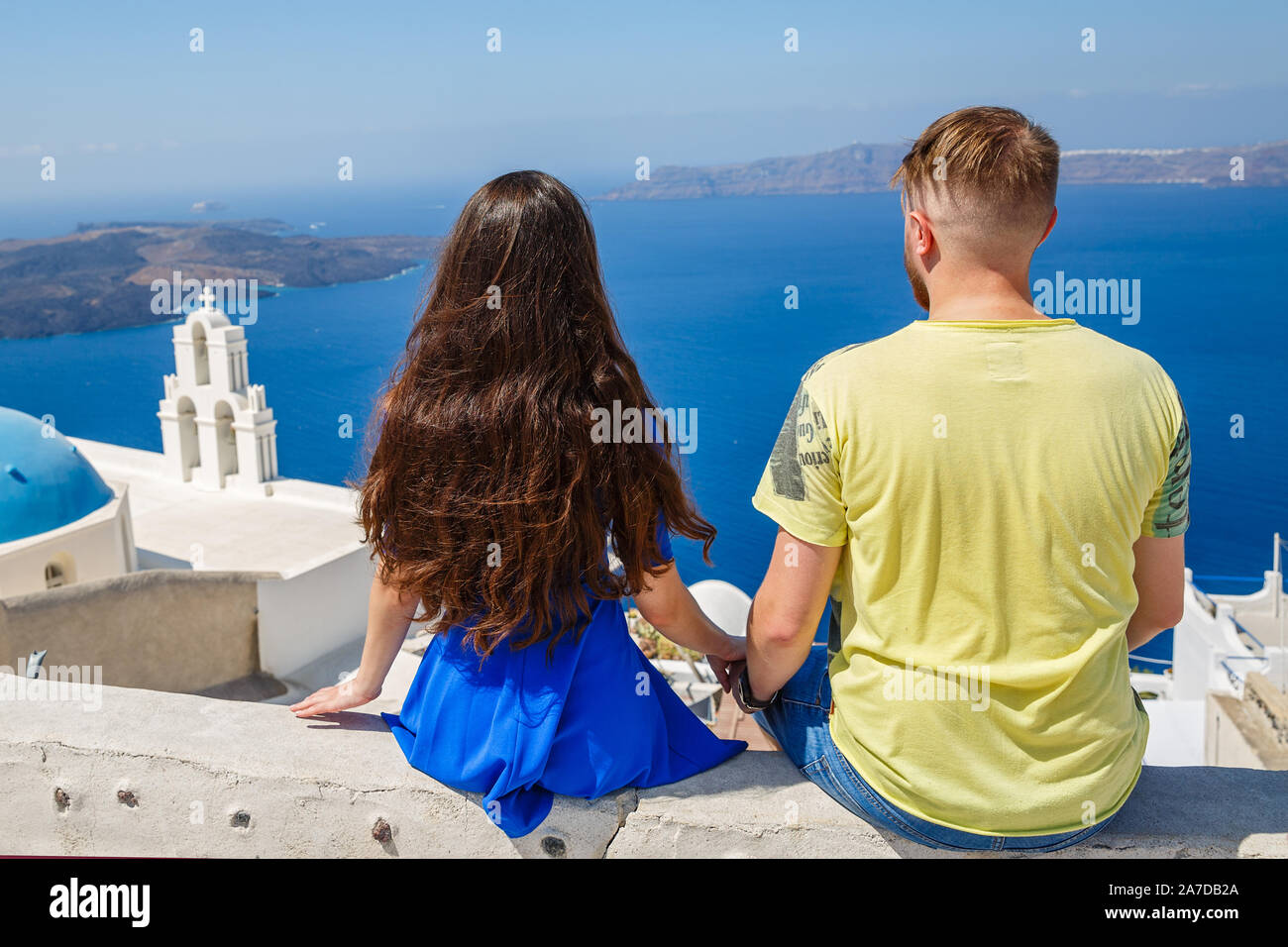 Luna di miele di una giovane coppia di Santorini, Grecia Foto Stock