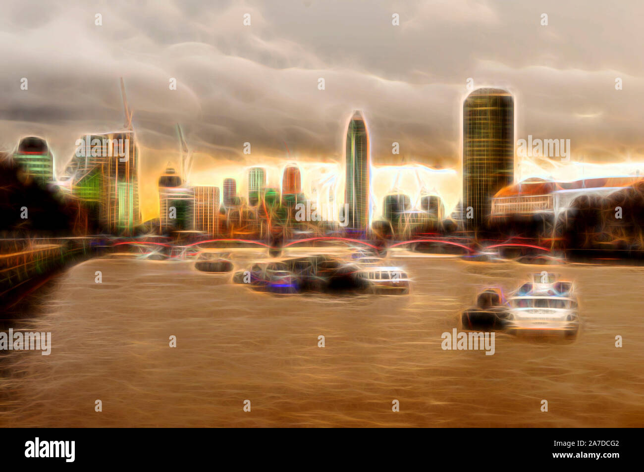 Città nave da crociera sul Fiume Tamigi con lo skyline di Londra Silhouette in background. La Skyline di Londra oltre il Tamigi, opere d'arte digitale Foto Stock