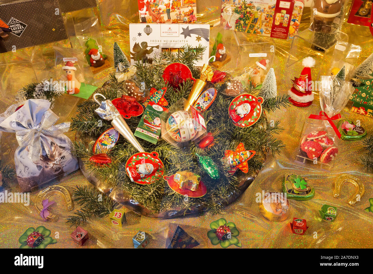 Salisburgo, Austria - 25 dicembre 2016: Natale assortimento di dolci in negozio tradizionale Foto Stock