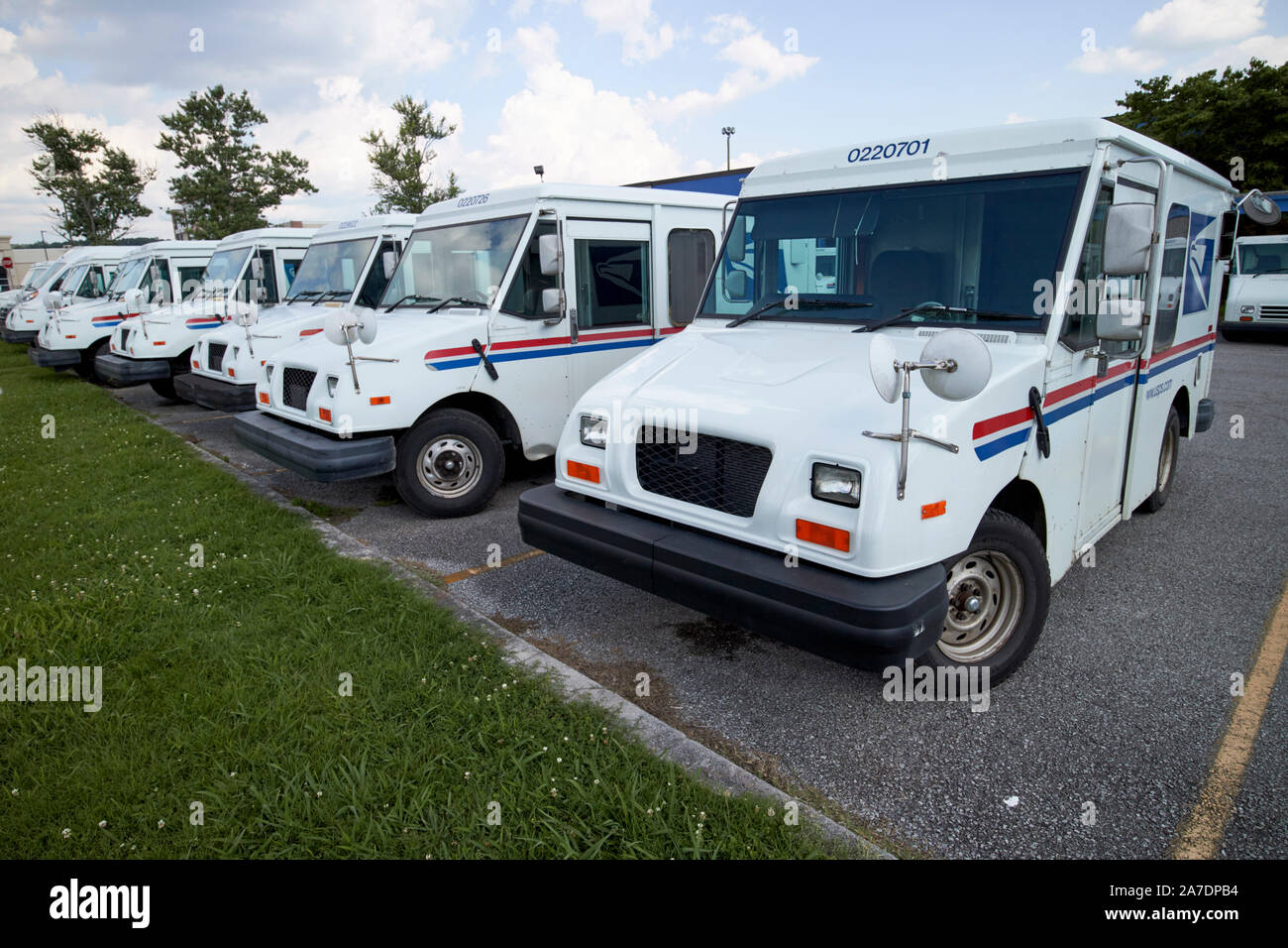 Fila di grumman llv United States Postal service delivery usps autocarri leggeri Oak Ridge tennessee USA Foto Stock