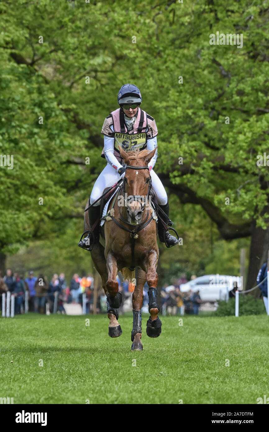 Badminton Horse Trials 5 maggio 2019 Gloucester Regno Unito Georgie Spence riding HALLTOWN HARLEY che rappresentano la Gran Bretagna nel cross country Foto Stock