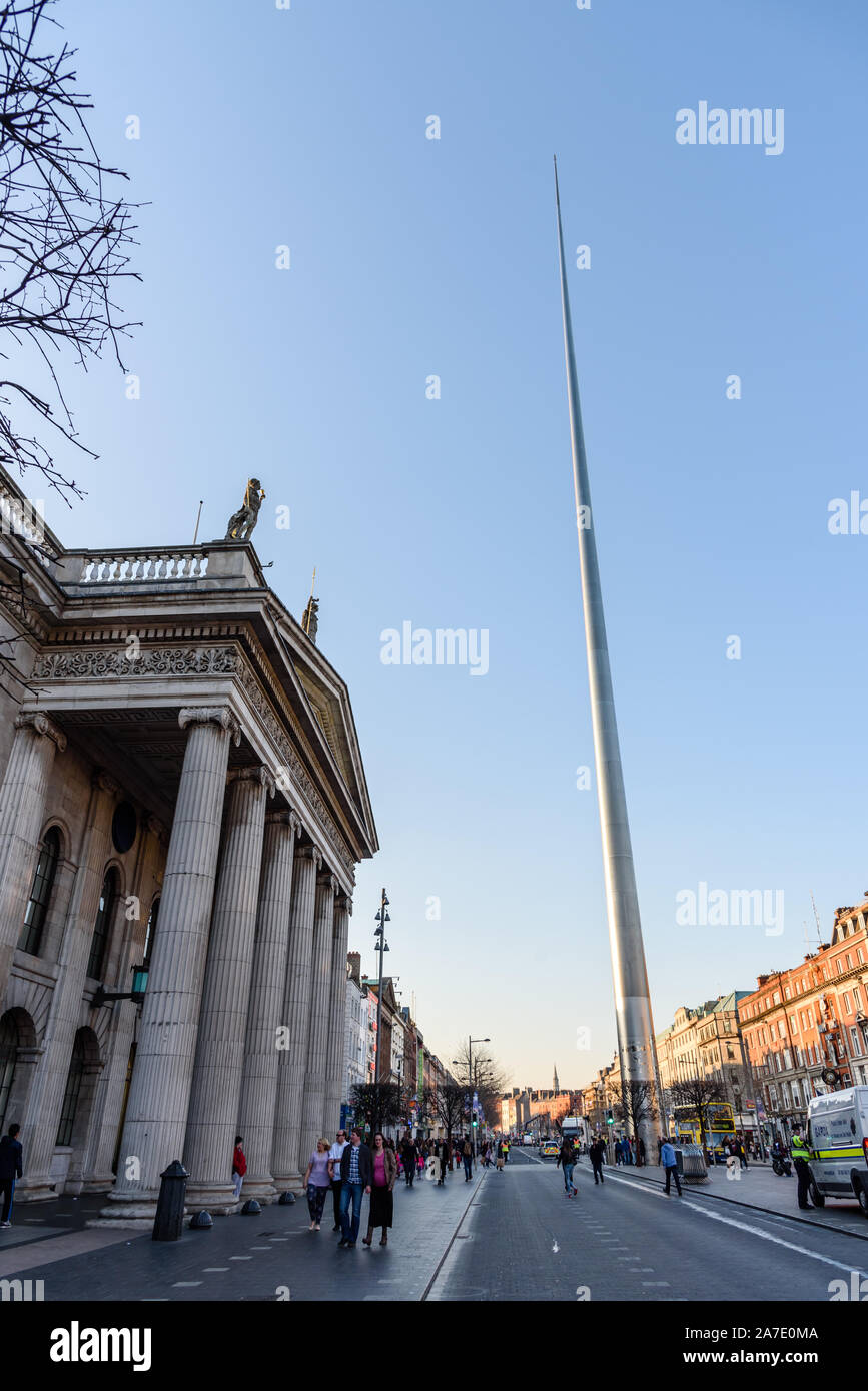 La guglia, O'Connell Street, Dublin, Irlanda-aprile 06, 2015:La guglia di Dublino è una sorprendente 120 metro alto punto di riferimento nel cuore della città di Dublino. Foto Stock