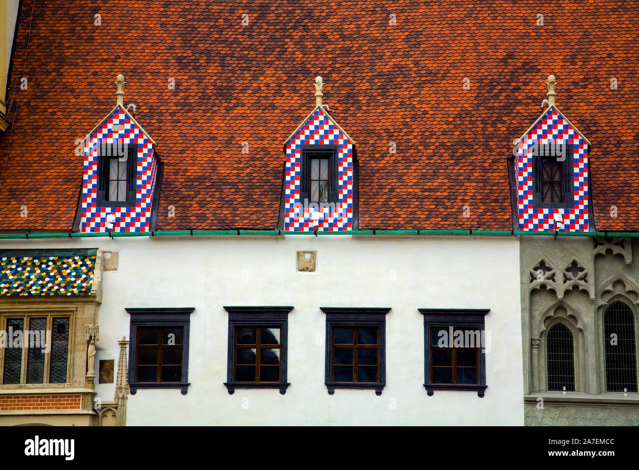 Tetto colorato in Bratislava Slovacchia Foto Stock