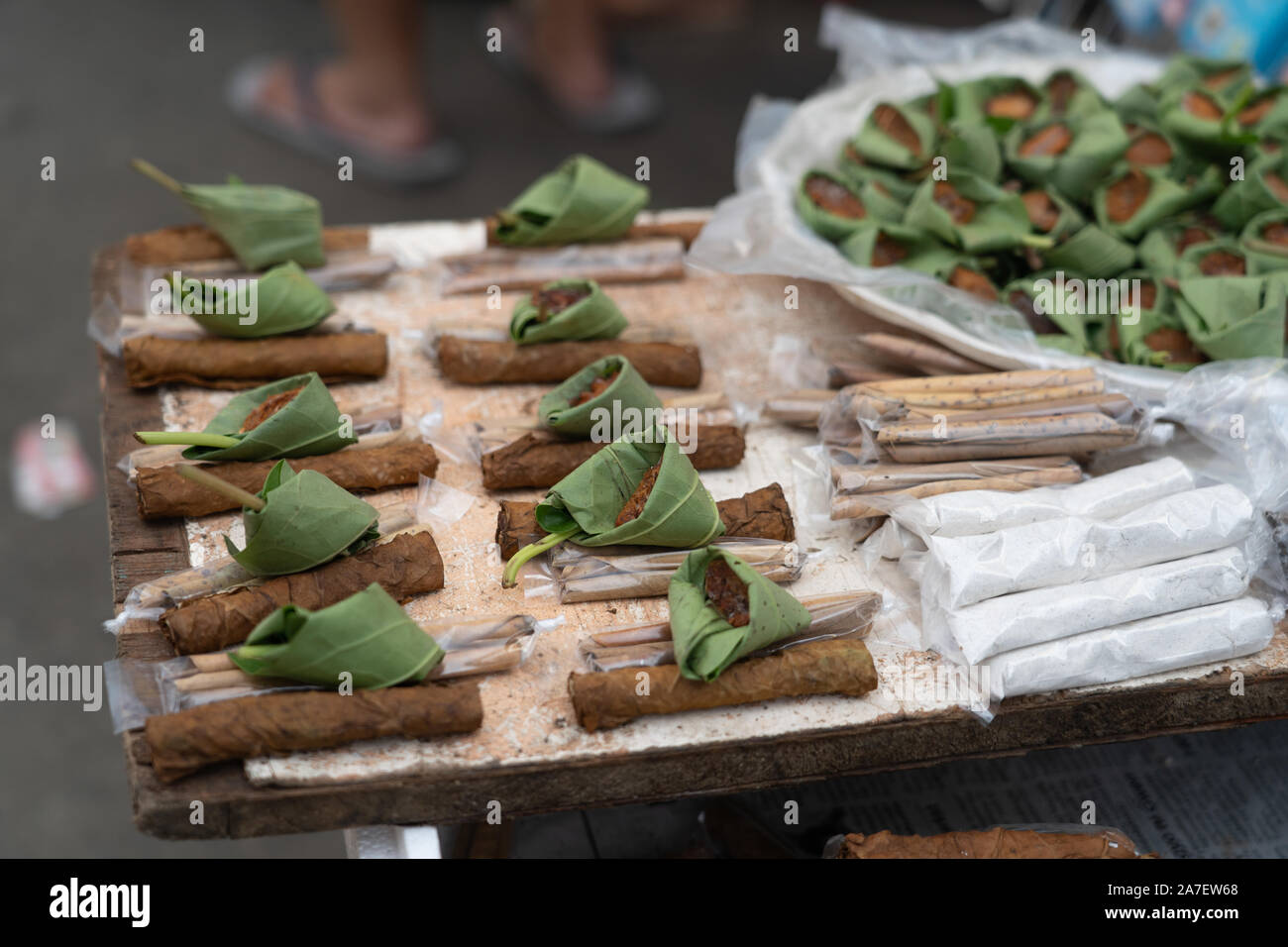 Dado di betel ingredienti per la vendita nel mercato del carbonio,Cebu, Filippine.una consuetudine nelle parti delle Filippine è la masticazione di Betel il dado Foto Stock