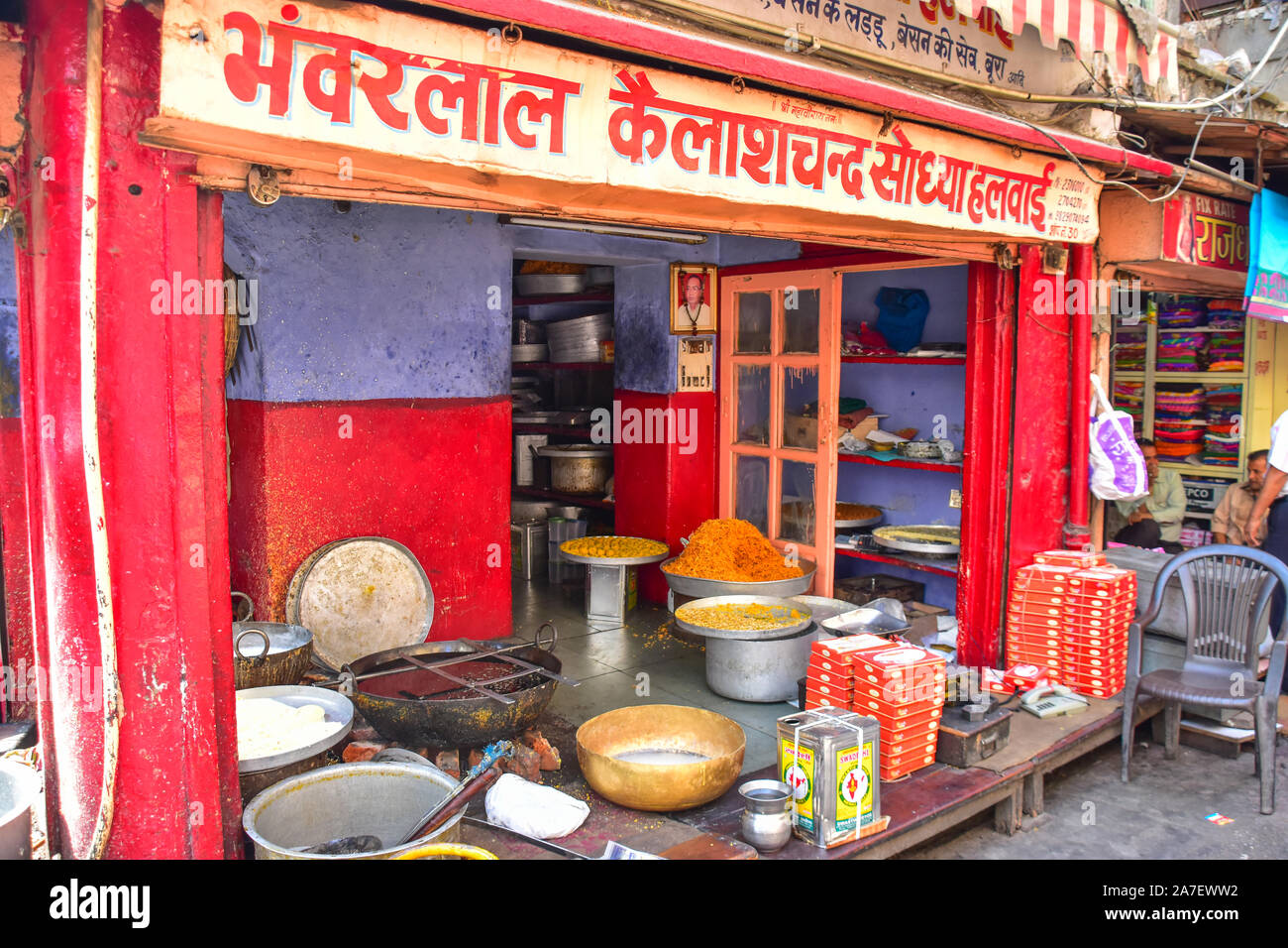 Indiano negozio di dolci, Jaipur, Rajasthan, India Foto Stock