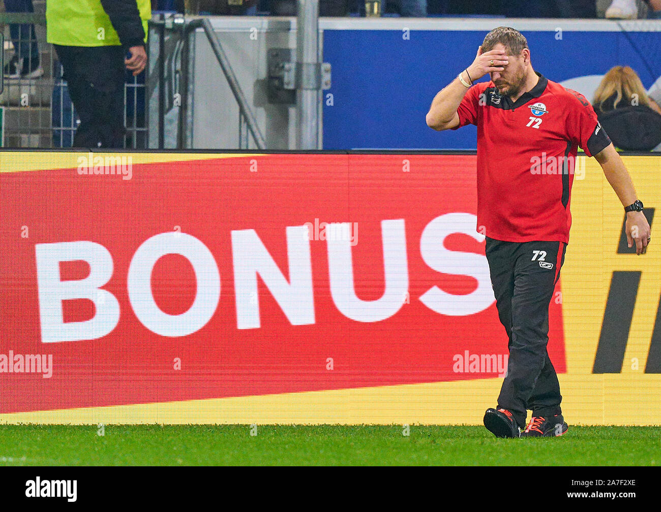 Calcio 1899 TSG Hoffenheim - FC Paderborn 07 , Sinsheim Novembre 01, 2019. Steffen BAUMGART, Paderborn Trainer TSG 1899 HOFFENHEIM - FC PADERBORN 07 - DFL REGOLAMENTI VIETANO QUALSIASI USO DI FOTOGRAFIE come sequenze di immagini e/o quasi-VIDEO - 1.della Lega calcio tedesca , Sinsheim, Novembre 01, 2019. Stagione 2019/2020, giornata 10, © Peter Schatz / Alamy Live News Foto Stock