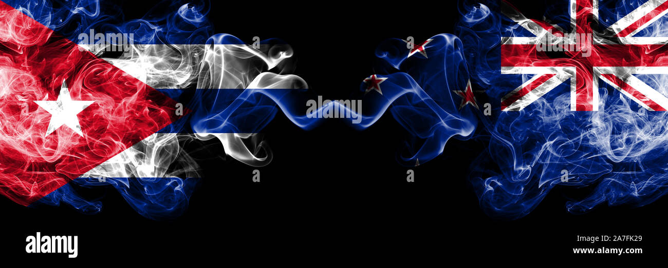 Cuba, cubana vs Nuova Zelanda, Nuovo Zealander smoky mystic bandiere poste fianco a fianco. Spessa colorata setosa astratto di viaggio fuma banner Foto Stock