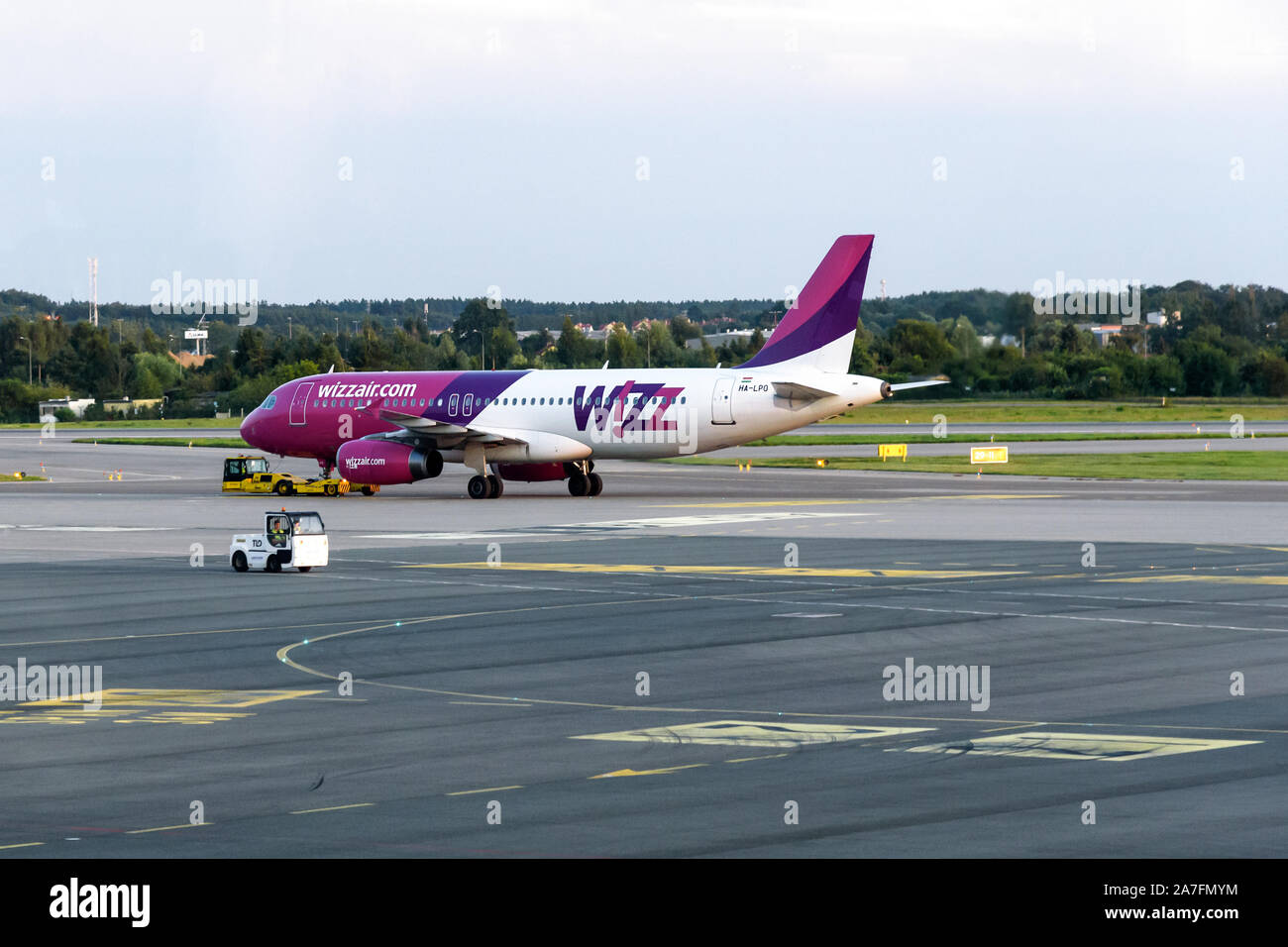 Gdansk, Polonia - Agosto 14, 2019: Wizzair aereo all'Aeroporto Internazionale di Gdansk. Wizzair è uno dei la più grande compagnia aerea low-cost basata in Hun Foto Stock