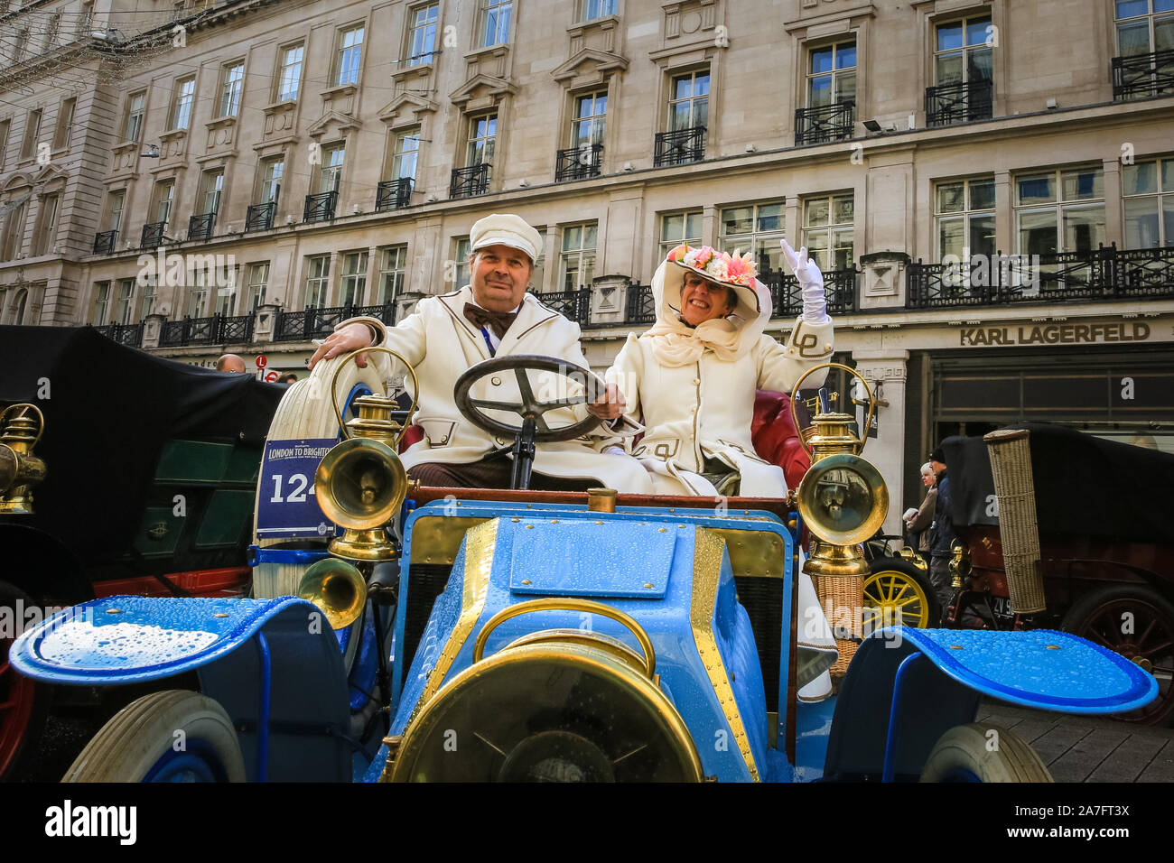 Regent Street, Londra, Regno Unito. 02Nov, 2019. London Regent Street è pedonale per il giorno per ospitare il percorso annuale 66 Regent Street Motor Show, dotata di uno spettro completo di belle auto sul display per il pubblico, dal classico motori al famoso supercars, ultra bassa dei veicoli elettrici e iconico Route 66 americana automobili. Credito: Imageplotter/Alamy Live News Credito: Imageplotter/Alamy Live News Foto Stock