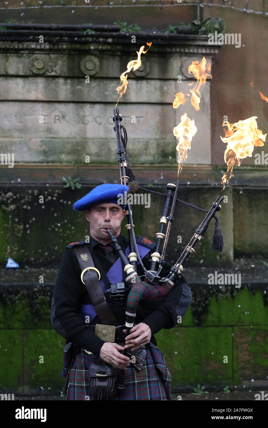 Un piper al Indyref rally 2020, ospitato da un quotidiano nazionale, in George Square a Glasgow. Foto di PA. Picture Data: Sabato 2 Novembre, 2019. Vedere PA storia politica di indipendenza. Foto di credito dovrebbe leggere: Andrew Milligan/PA FILO Foto Stock