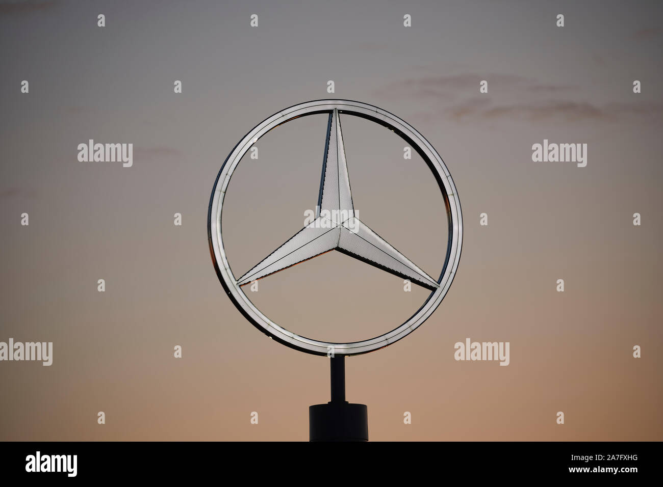 Mercedes Benz concessionaria auto Cheshire Oaks la vendita di vetture sportive Foto Stock