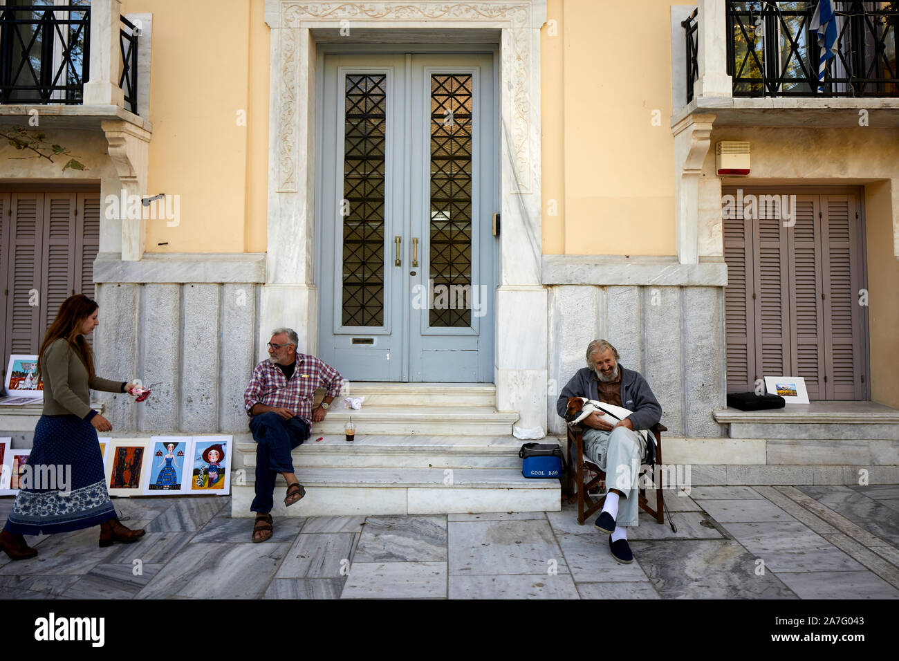Atene capitale della Grecia Apostolou Pavlou strada pedonale popolare con i turisti Foto Stock
