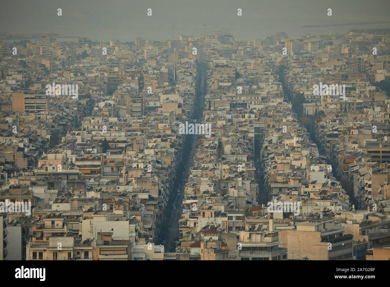 Atene capitale della Grecia che guarda a sud verso la costa Foto Stock