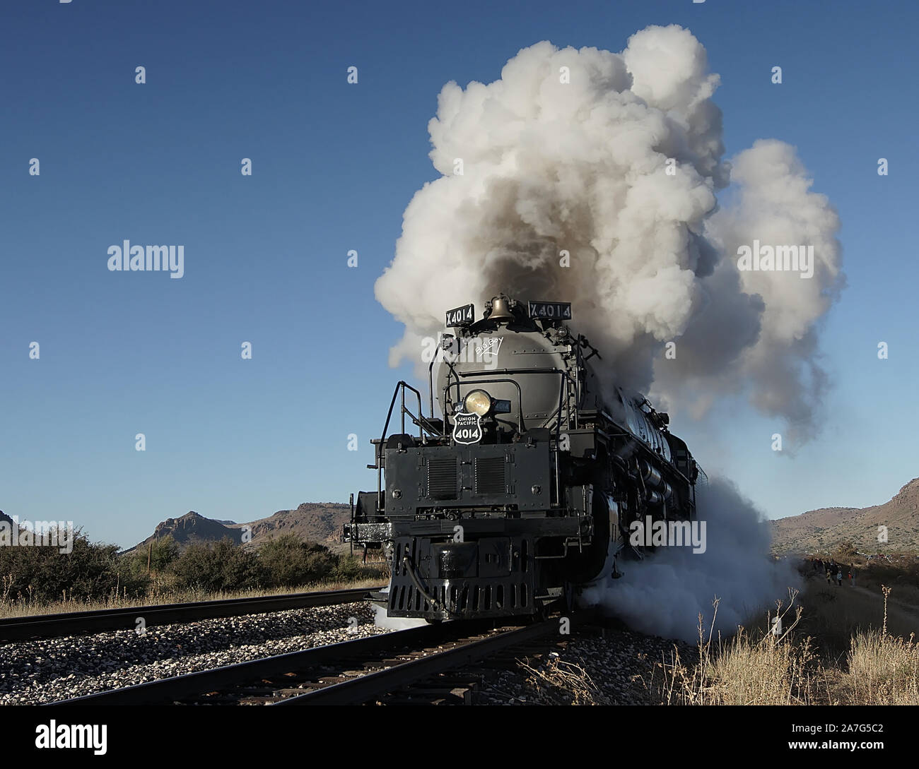 Celebra il centocinquantesimo anniversario della ferrovia transcontinentale, Union Pacific's storica Big Boy locomotiva a vapore n. 4014 è in tournée negli Stati Uniti. Foto Stock