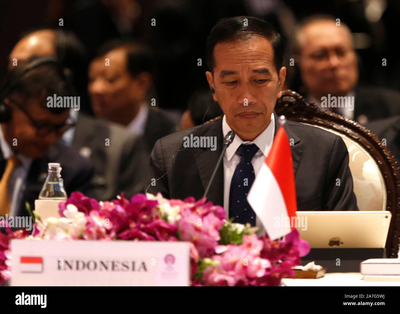 Presidente della Repubblica di Indonesia di Joko Widodo assiste il trentacinquesimo vertice ASEAN riunione plenaria () nella provincia di Nonthaburi nella periferia di Bangkok, Tailandia. Foto Stock