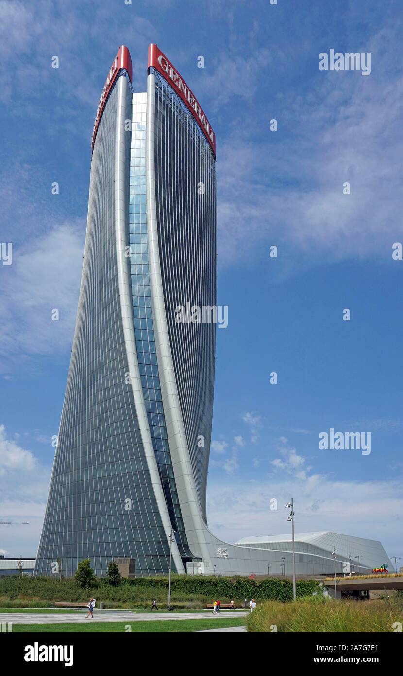 Generali Torre Generali o lo Storto dall architetto Zara Hadid, la vita della città di distretto, Milano, Lombardia, Italia Foto Stock