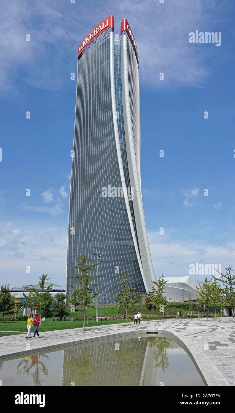 Generali Torre Generali o lo Storto dall architetto Zara Hadid, la vita della città di distretto, Milano, Lombardia, Italia Foto Stock