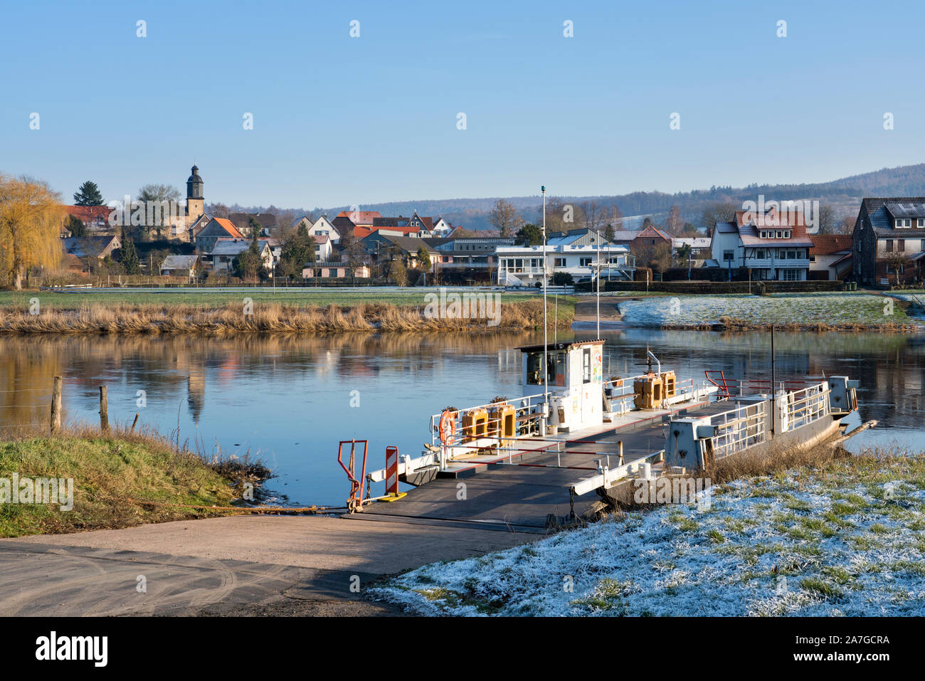 La reazione traghetto sul fiume Weser, Lippoldsberg, Weser Uplands, Weserbergland, Hesse, Germania Foto Stock