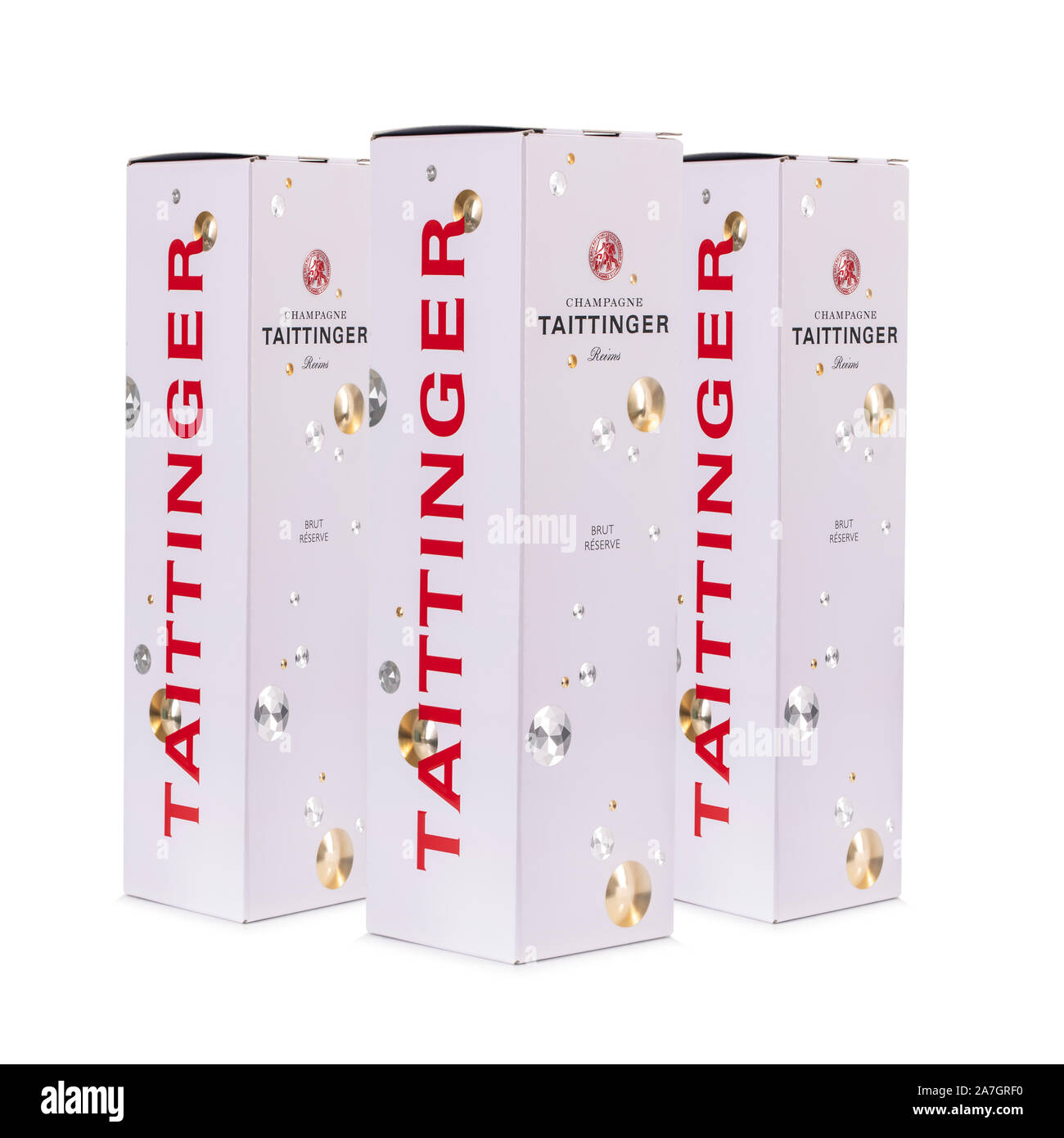 SWINDON, Regno Unito - 27 ottobre 2019: tre bottiglie di Taittinger Brut Champagne in scatole di presentazione Foto Stock