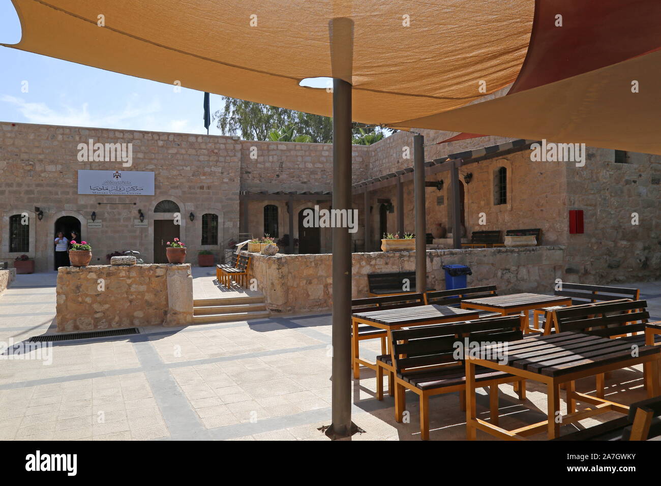 Centro visitatori, Abu Bakr come Siddiq Street, Madaba, Madaba Governatorato, Giordania, Medio Oriente Foto Stock