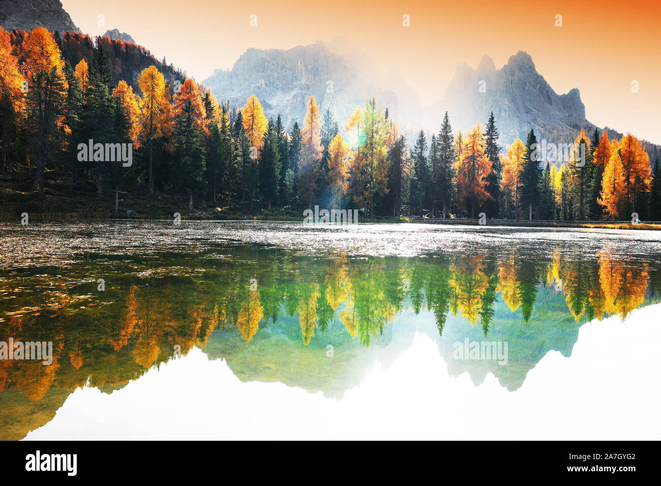 Tramonto paesaggio alpino sul Lago di Antorno in Cadini di Misurina, Dolomiti, Italia, Europa Foto Stock