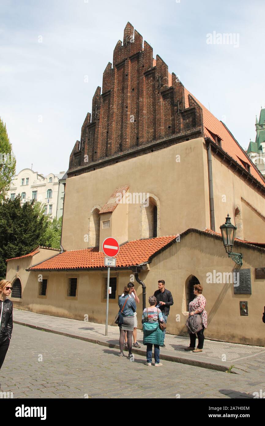 Più antica sinagoga ebraica a Praga Foto Stock