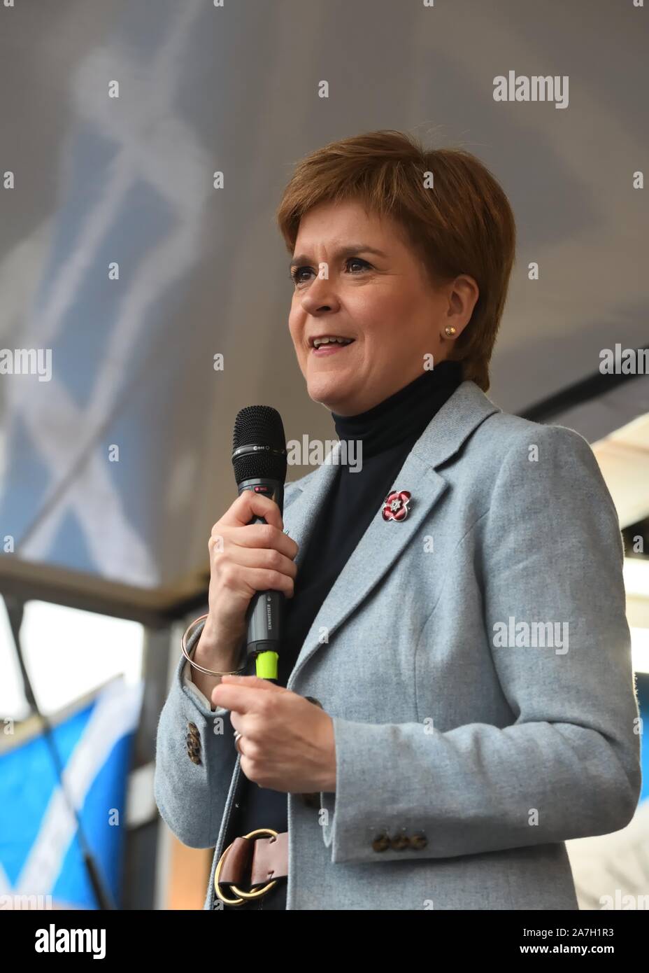 2nd, novembre 2019. George Square, Glasgow, Scotland, Regno Unito. Nicola lo storione ha dato un discorso di incitamento ad una indipendenza pro rally a una folla di oltre 20.000 in Glasgow Foto Stock