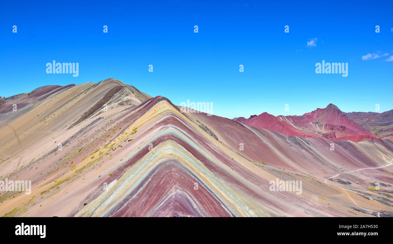 Vista del Rainbow Mountain noto anche come montagna Vinicunca nella regione di Cusco, Perù. Foto Stock